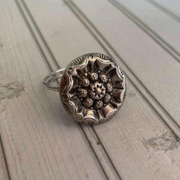 HANDMADE‎ VINTAGE BUTTON RING - Picture 12 of 12